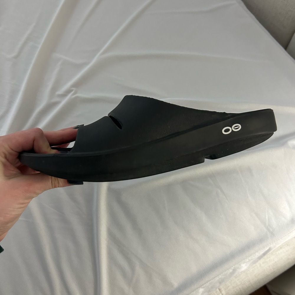 OOFOS OOAH recovery sandal size 8 (women’s)